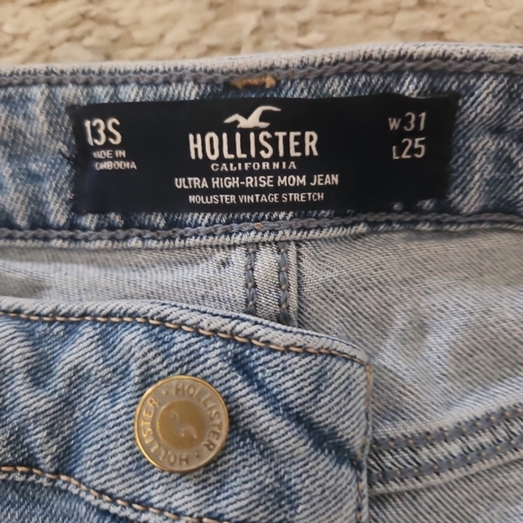 Hollister Womens Ultra High Rise Light Wash Mom Jean 13S/ 31 - Picture 9 of 15